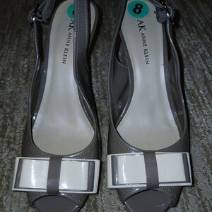 Anne Klein Women's Gray Leather Peeptoe Slingback Heels W/toe Bows Sz: 8